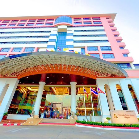 Town In Town Hotel Bangkok Exterior photo