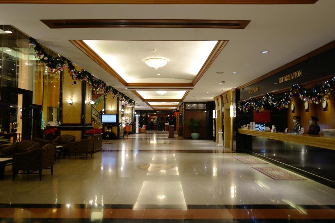 Town In Town Hotel Bangkok Exterior photo