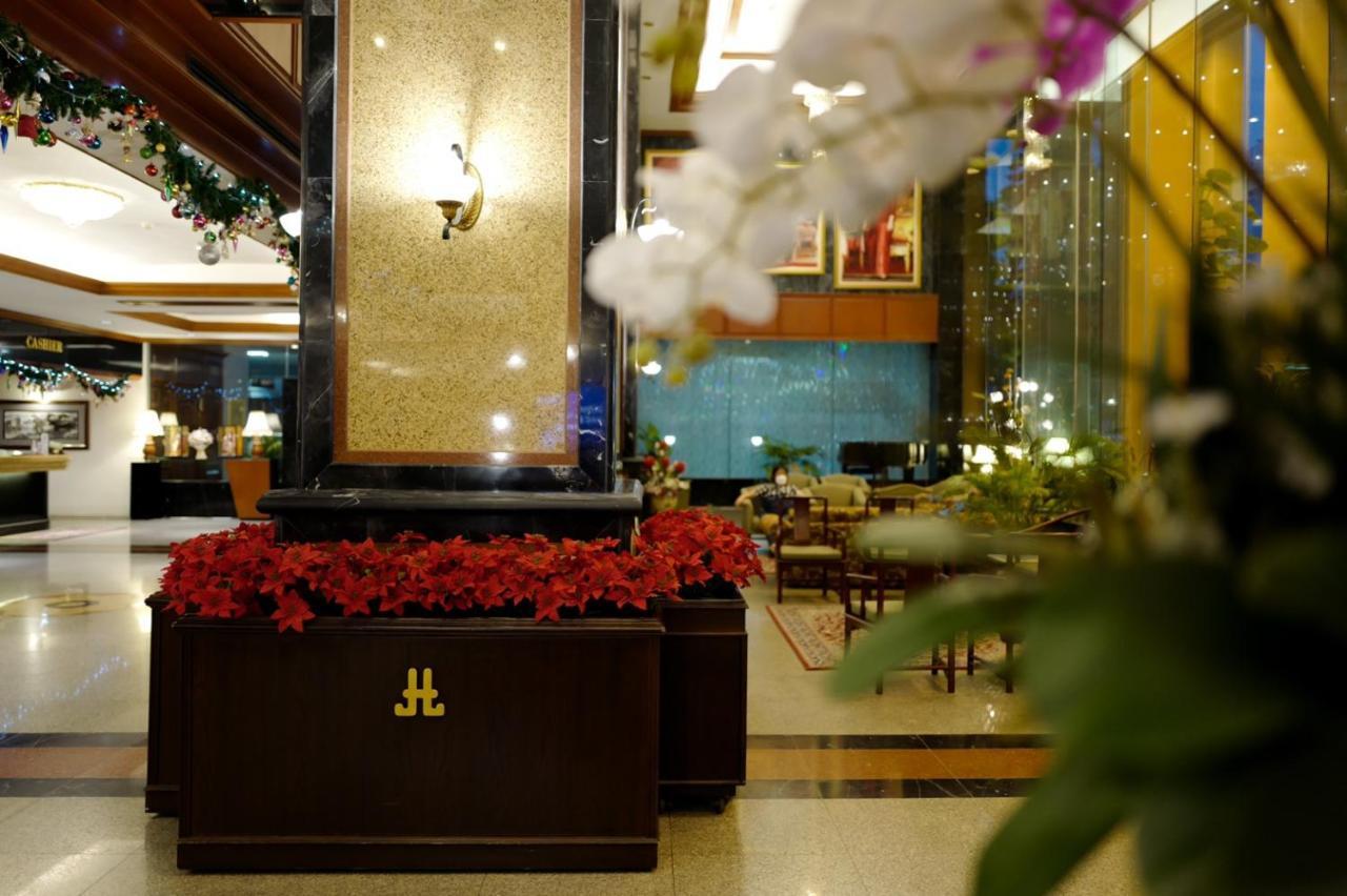 Town In Town Hotel Bangkok Exterior photo