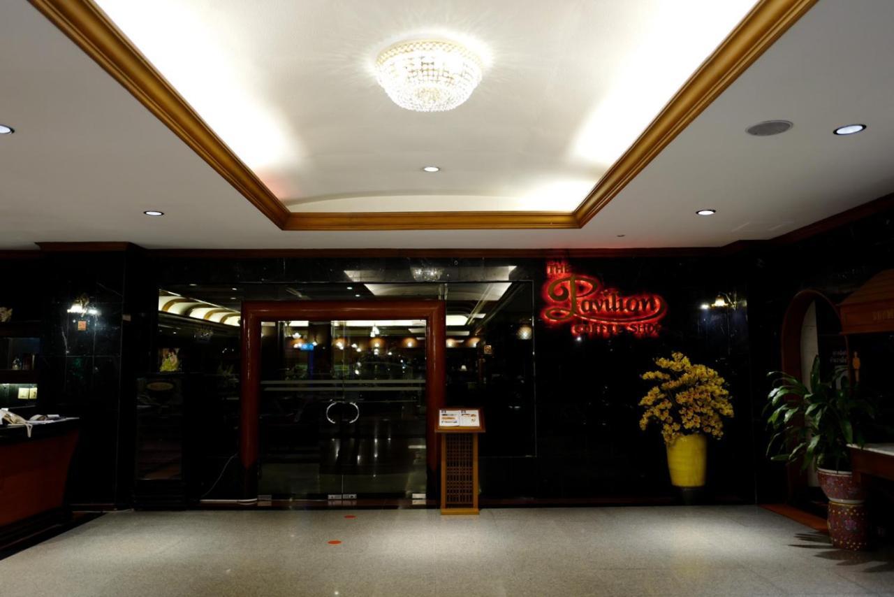 Town In Town Hotel Bangkok Exterior photo