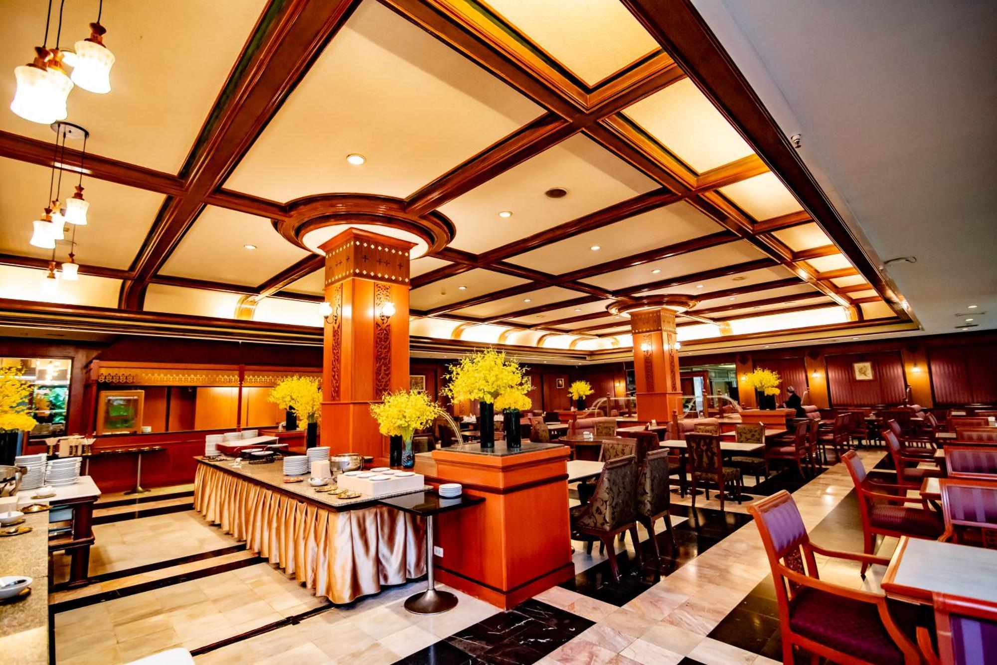 Town In Town Hotel Bangkok Exterior photo