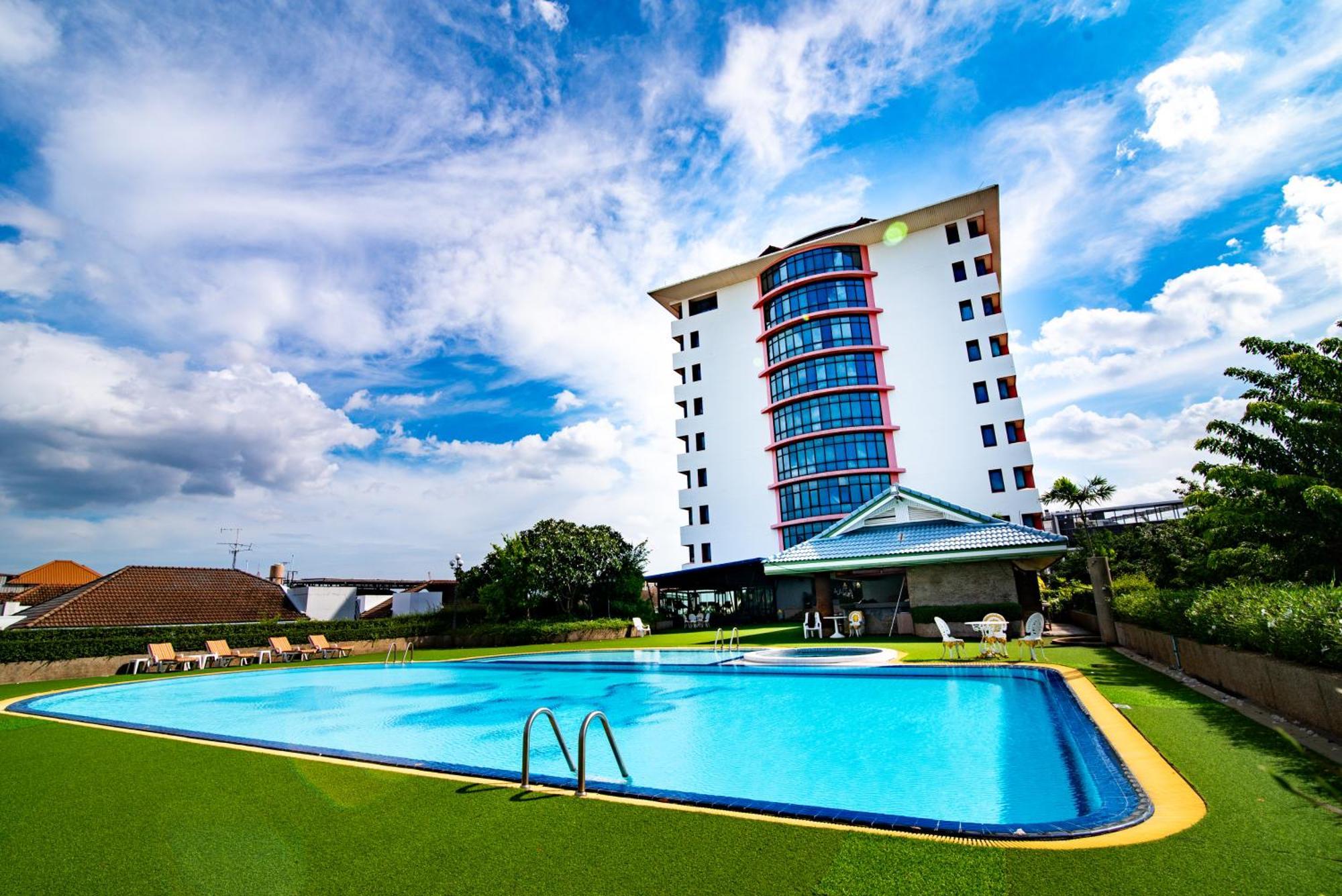 Town In Town Hotel Bangkok Exterior photo